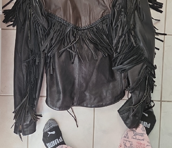 Women's Black Fringe Leather Jacket - Stylish Western-Inspired - Picture 8 of 10